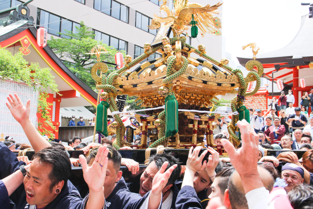 Key Features of Hanazono Shrine's Grand Festival